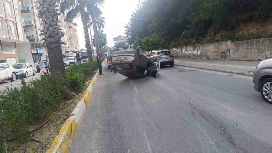 Virajı Alamayan Otomobil Takla Attı, Sürücü Yaralandı