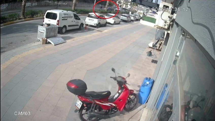 Virajı Alamayan Otomobil Takla Attı, Sürücü Yaralandı