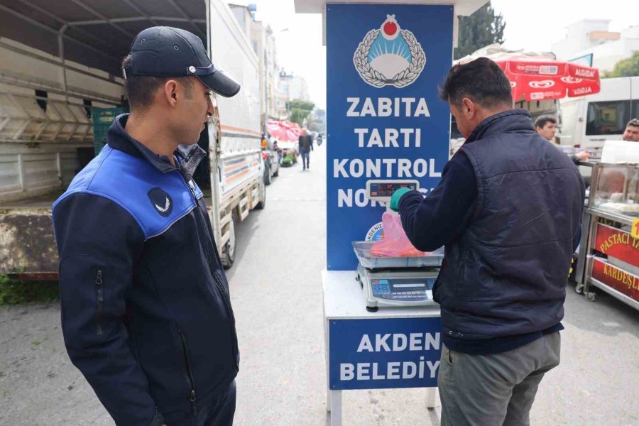 Akdeniz Belediyesi Zabıta Ekipleri Pazar Yerini Denetledi
