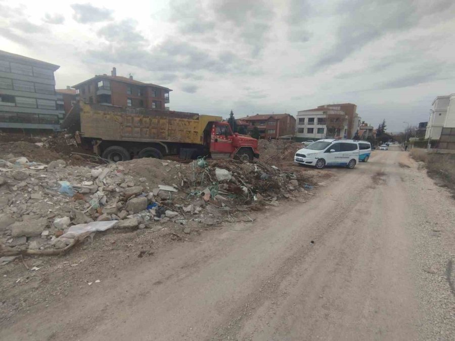 Odunpazarı Belediyesi Kaçak Hafriyat Dökümüne Geçit Vermiyor