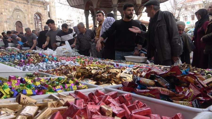 Konya’da Şeker Ve Kolonyalar Bayram Tezgahında