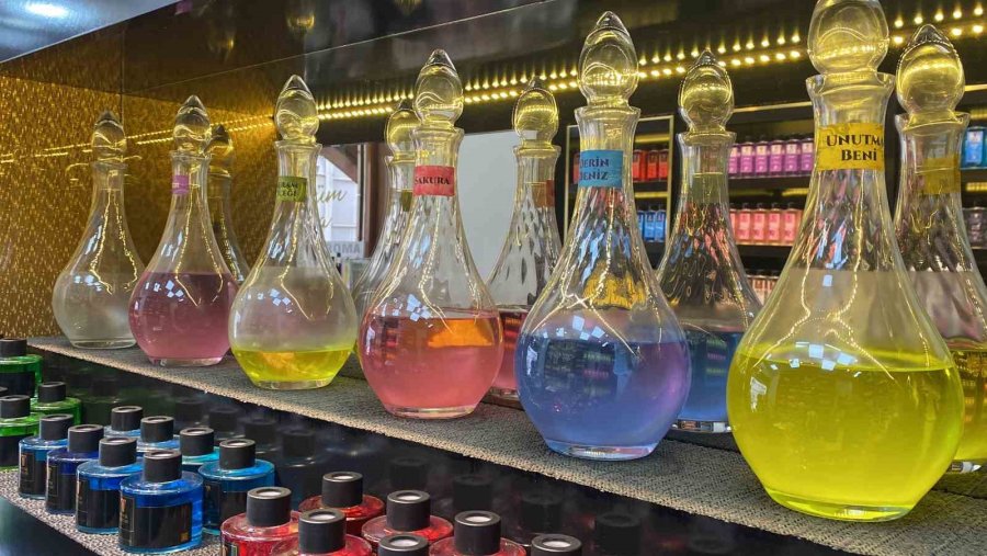 Konya’da Şeker Ve Kolonyalar Bayram Tezgahında