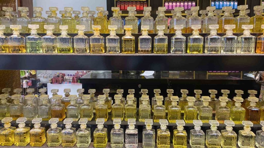 Konya’da Şeker Ve Kolonyalar Bayram Tezgahında