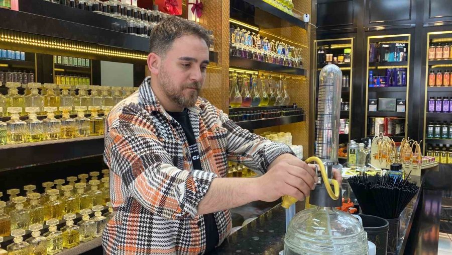 Konya’da Şeker Ve Kolonyalar Bayram Tezgahında