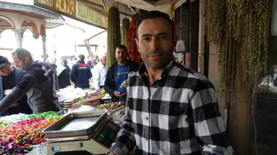 Konya’da Şeker Ve Kolonyalar Bayram Tezgahında