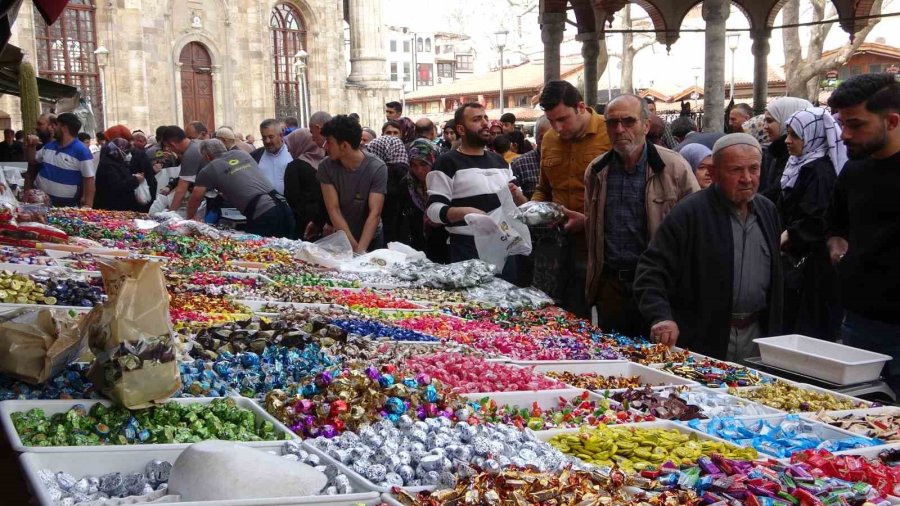Konya’da Şeker Ve Kolonyalar Bayram Tezgahında