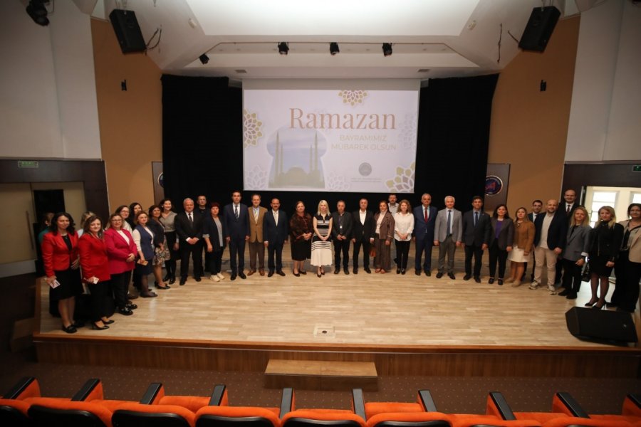 Rektör Özkan Bayramlaşma Töreninde Gözyaşlarına Hakim Olamadı