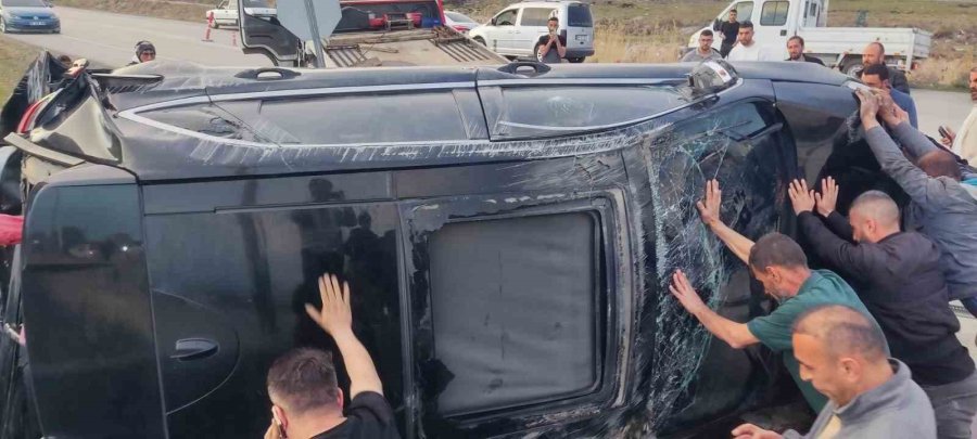 Makam Aracıyla Kaza Yapan Belediye Başkanı Ağır Yaralandı