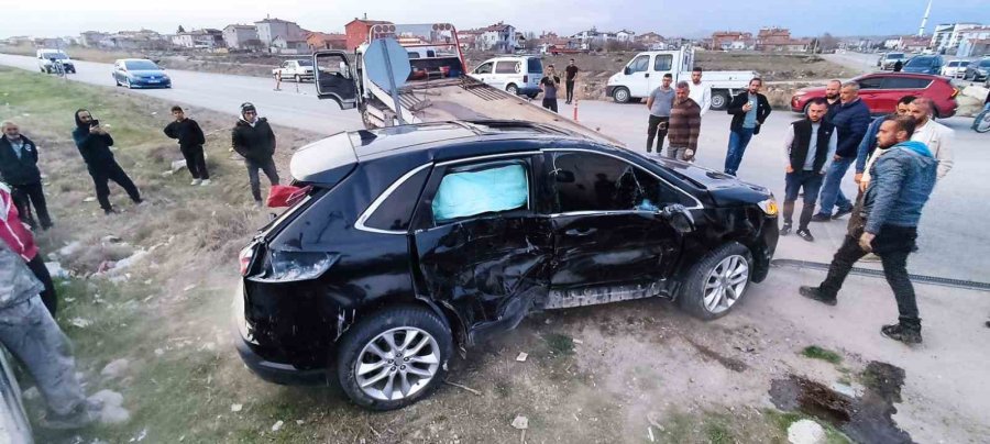 Makam Aracıyla Kaza Yapan Belediye Başkanı Ağır Yaralandı