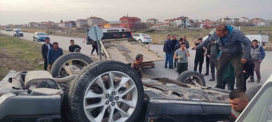 Makam Aracıyla Kaza Yapan Belediye Başkanı Ağır Yaralandı