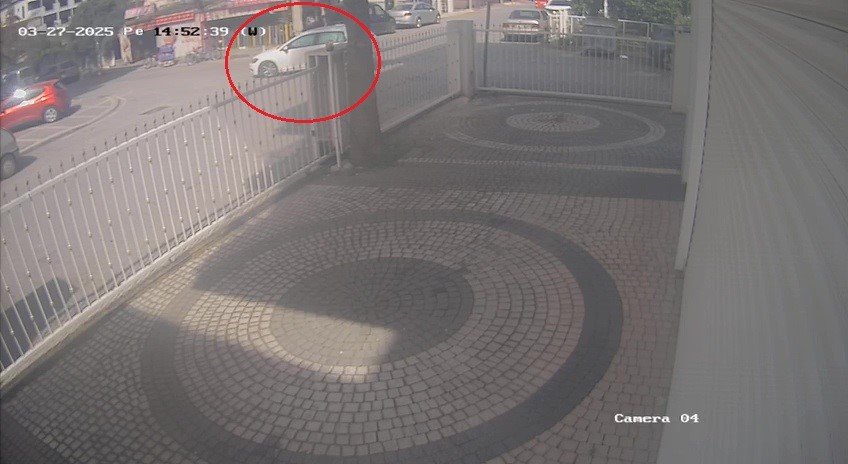 Otomobil İle Motosiklet Çarpıştı