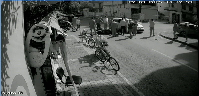 Otomobil İle Motosiklet Çarpıştı