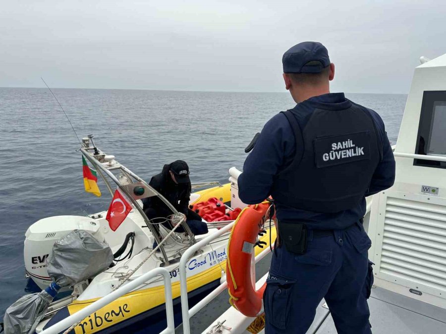 Kaş’ta Düzensiz Göçmen Kaçakçılığı Operasyonunda 2 Kişi Tutuklandı