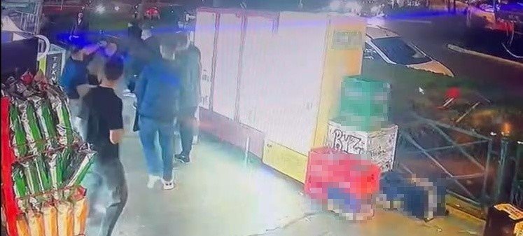 Eskişehir’de 2 Grup Arasında Çıkan Bıçaklı Kavga Kamerada