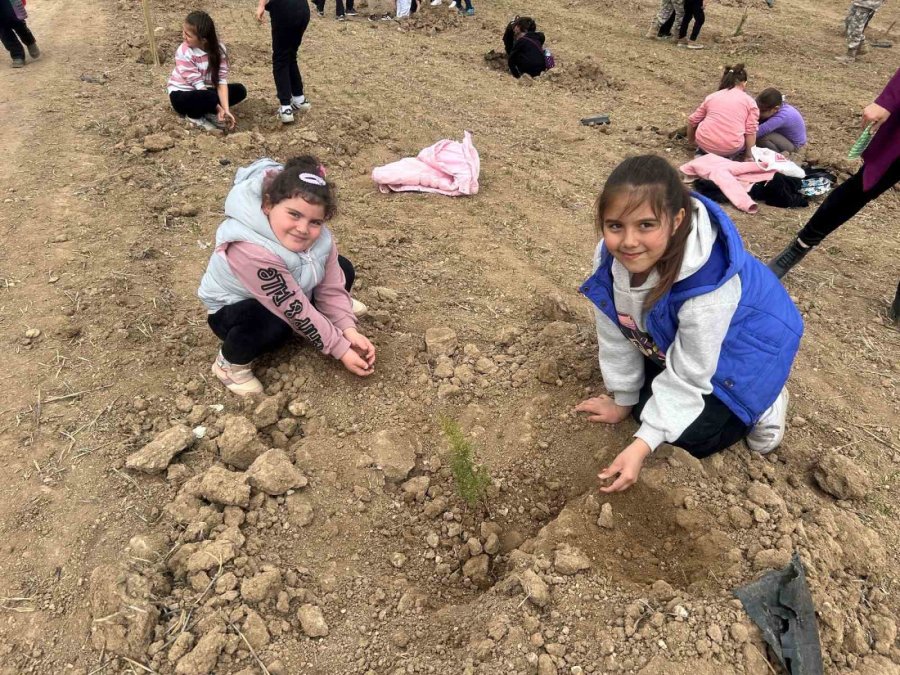 Eskişehir’de Ağaç Bayramında 6 Bin Fidan Toprakla Buluştu