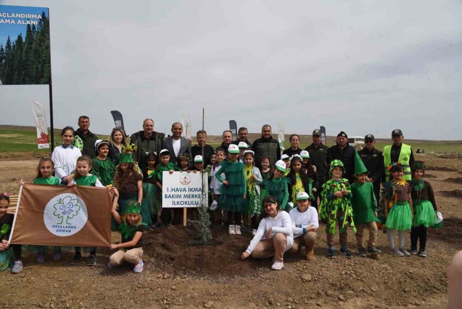 Eskişehir’de Ağaç Bayramında 6 Bin Fidan Toprakla Buluştu