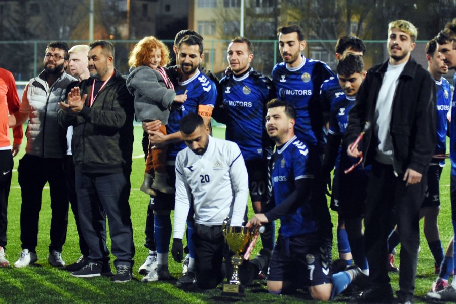 Süper Amatör Küme’nin Şampiyonu Kupasını Aldı