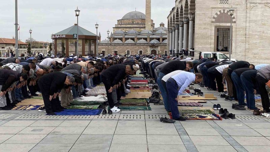 Konya’da Ramazan Ayının Son Cuma Namazı Kılındı
