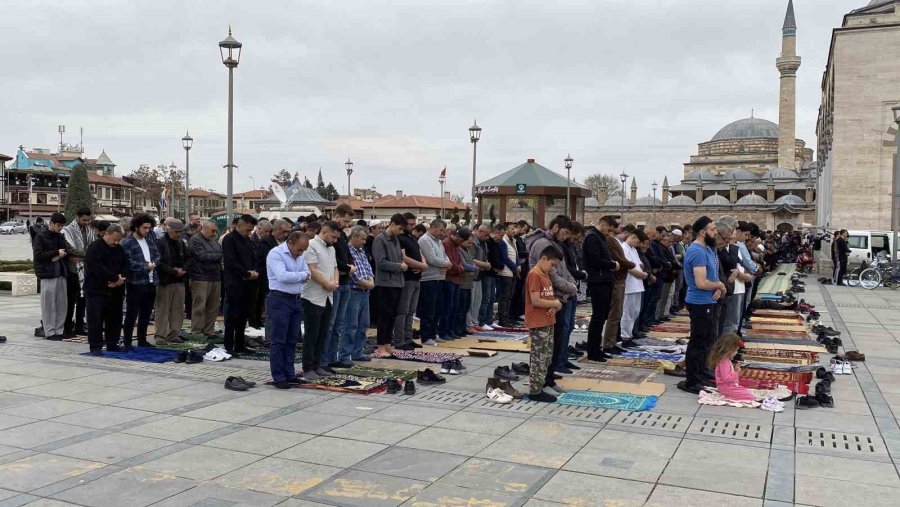 Konya’da Ramazan Ayının Son Cuma Namazı Kılındı