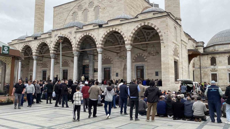 Konya’da Ramazan Ayının Son Cuma Namazı Kılındı