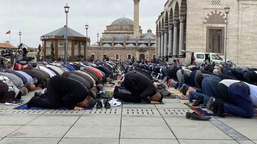 Konya’da Ramazan Ayının Son Cuma Namazı Kılındı