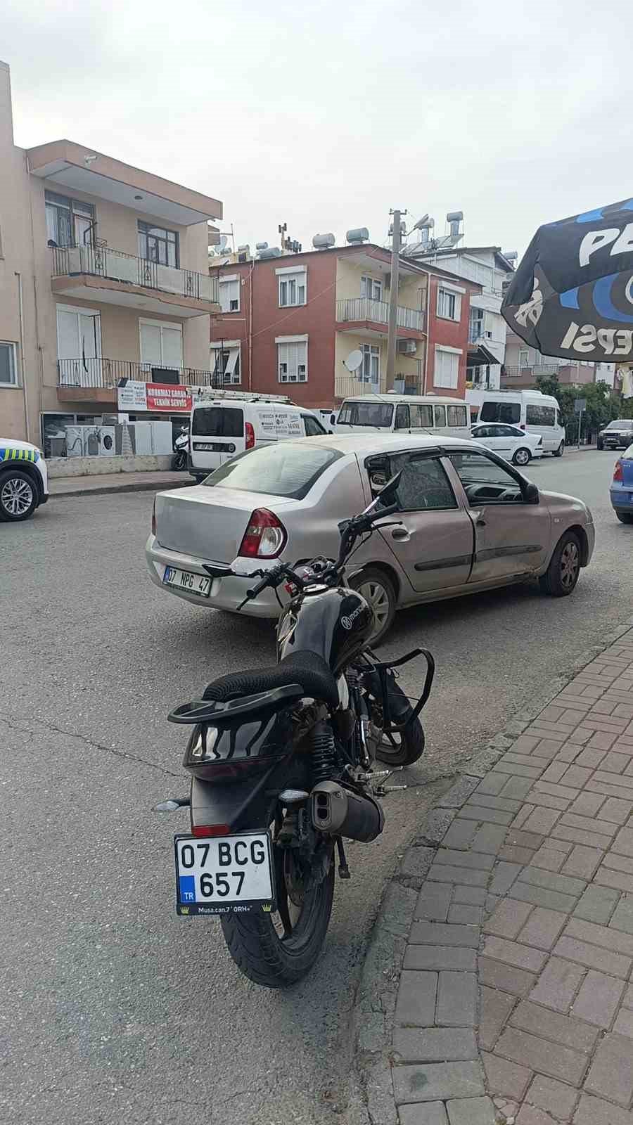 Otomobille Çarpışan Motosikletin Sürücüsü Yaralandı