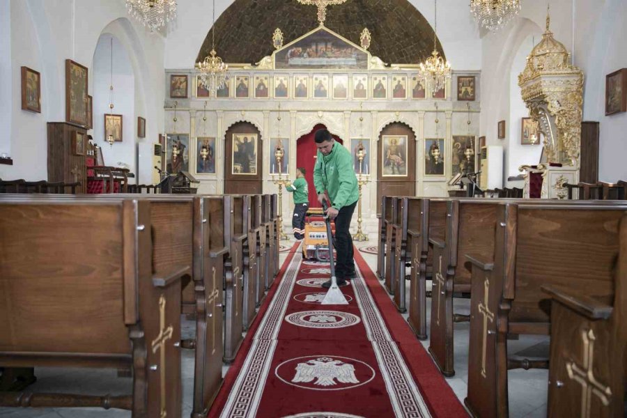 Mersin’de Cami, Cemevi Ve Kiliselerin Bayram Temizliği Yapıldı