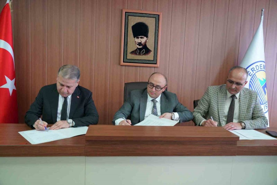 Erdemli Belediyesinden Lgs Ve Yks’ye Girecek Öğrencilere Destek