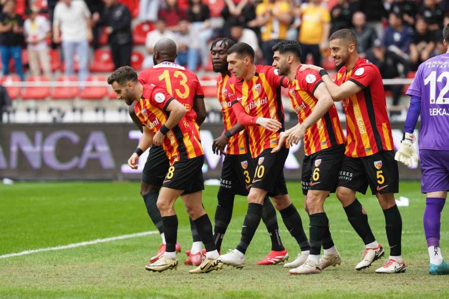 Trendyol Süper Lig: Kayserispor: 2 - Atakaş Hatayspor: 0 (ilk Yarı)