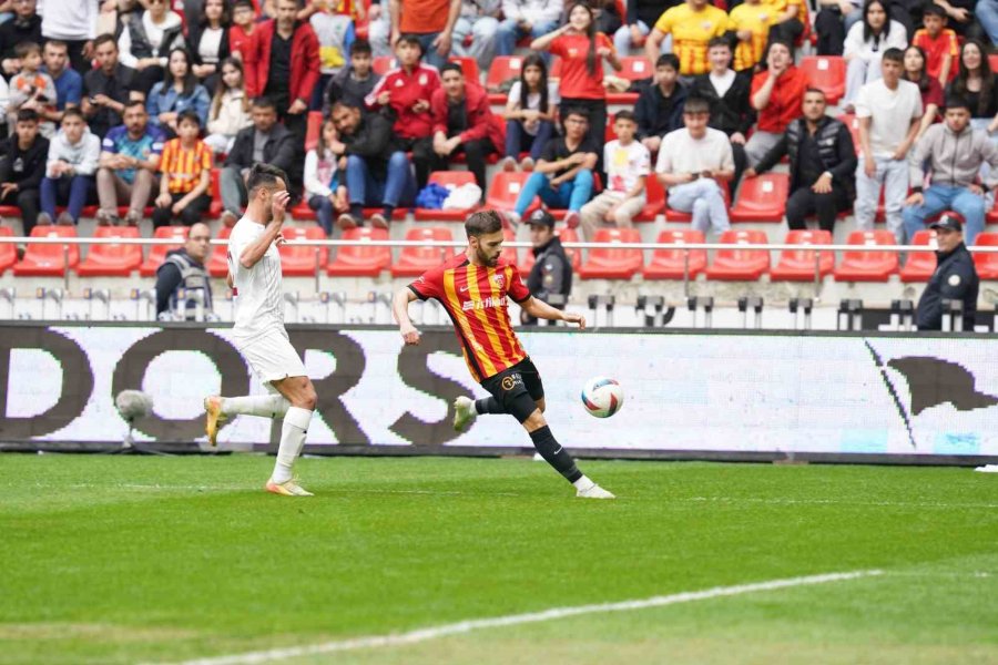 Trendyol Süper Lig: Kayserispor: 2 - Atakaş Hatayspor: 0 (ilk Yarı)