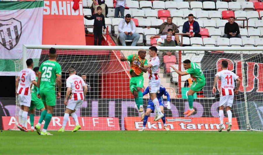 Trendyol Süper Lig: Antalyaspor: 1 - Alanyaspor: 1 (ilk Yarı)