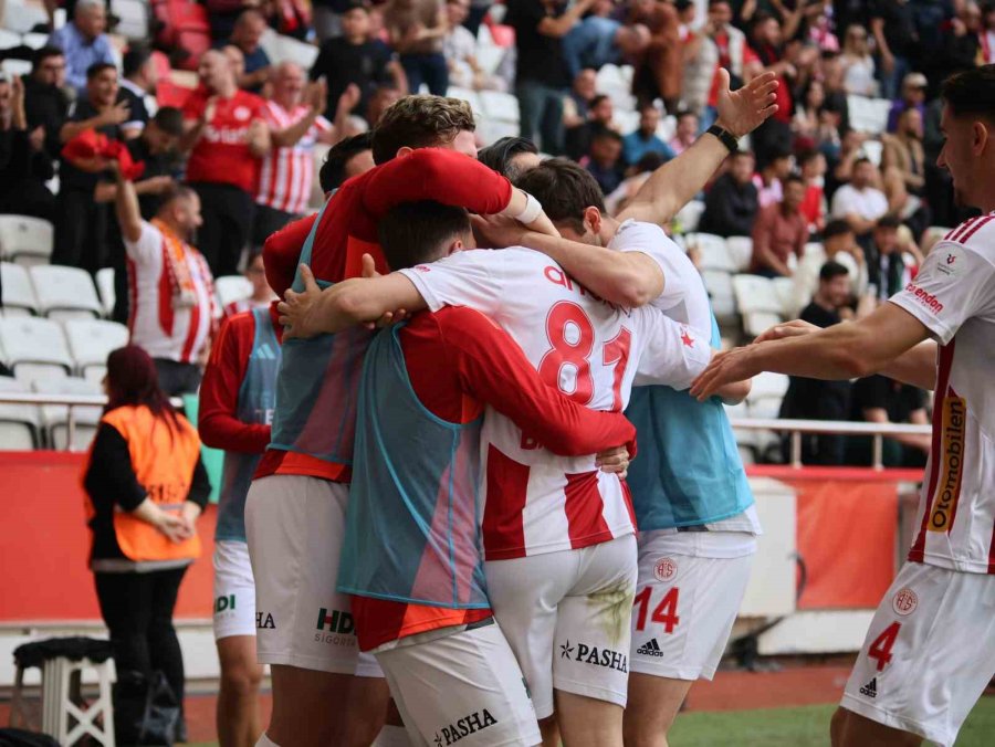 Trendyol Süper Lig: Antalyaspor: 1 - Alanyaspor: 1 (ilk Yarı)