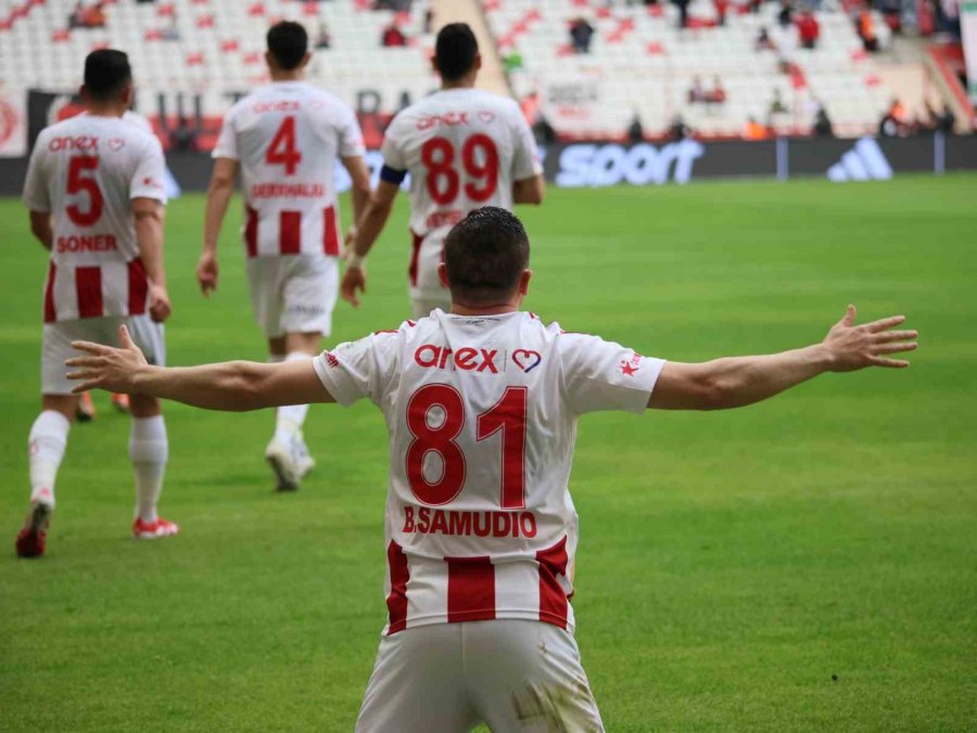 Trendyol Süper Lig: Antalyaspor: 1 - Alanyaspor: 1 (ilk Yarı)