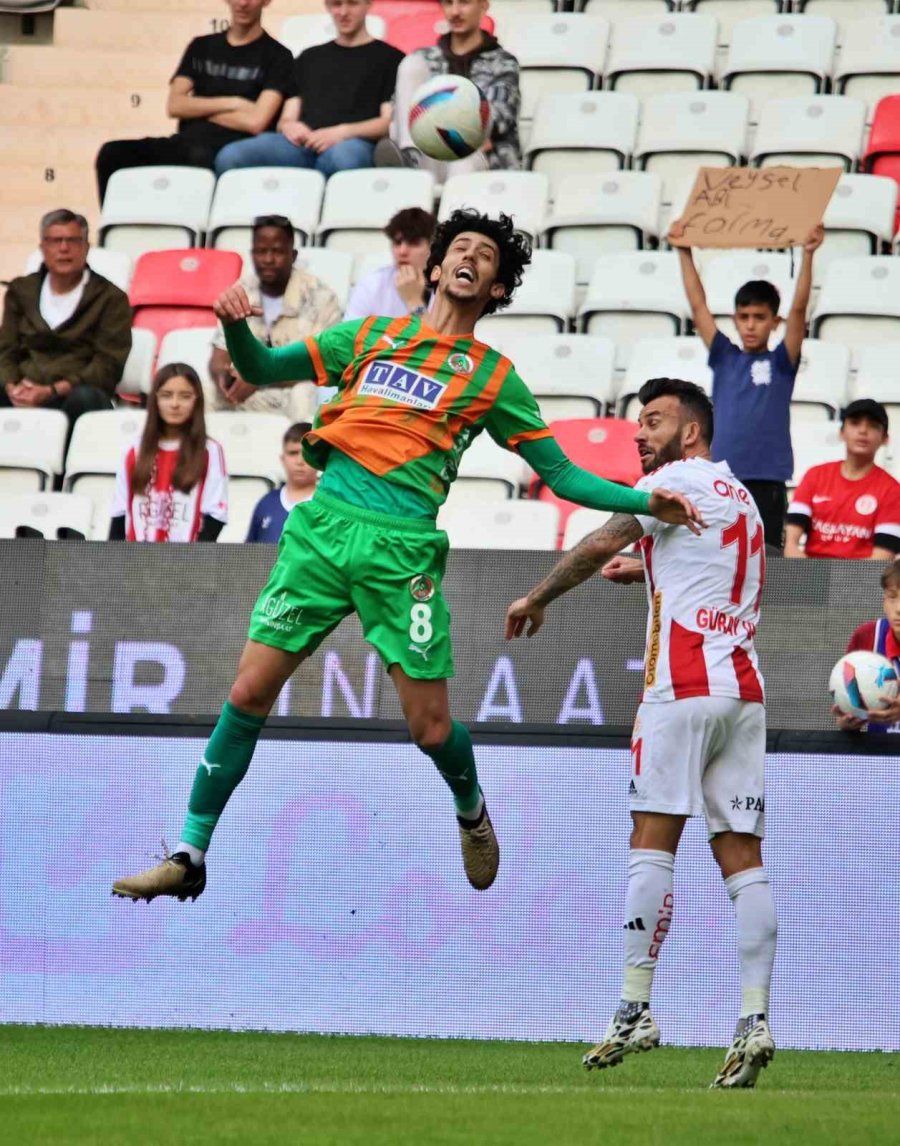 Trendyol Süper Lig: Antalyaspor: 1 - Alanyaspor: 1 (ilk Yarı)