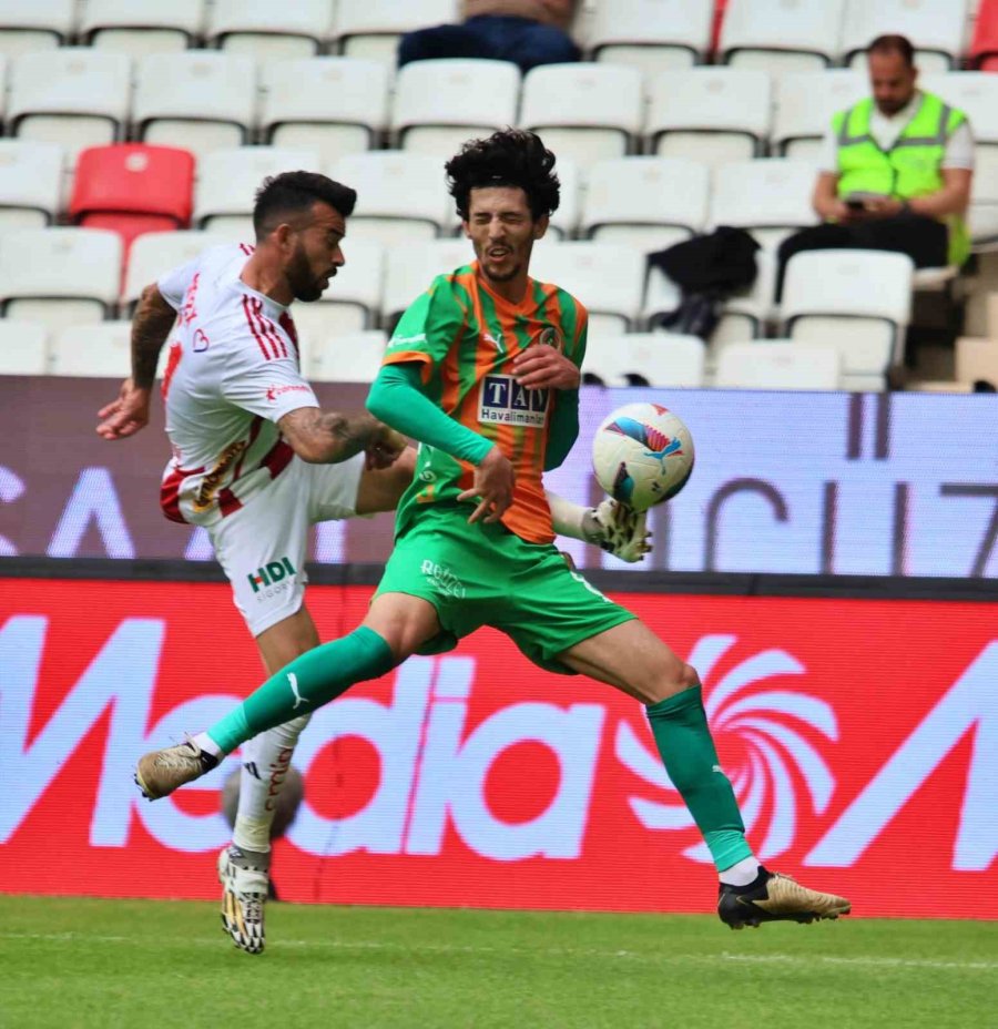 Trendyol Süper Lig: Antalyaspor: 1 - Alanyaspor: 1 (ilk Yarı)