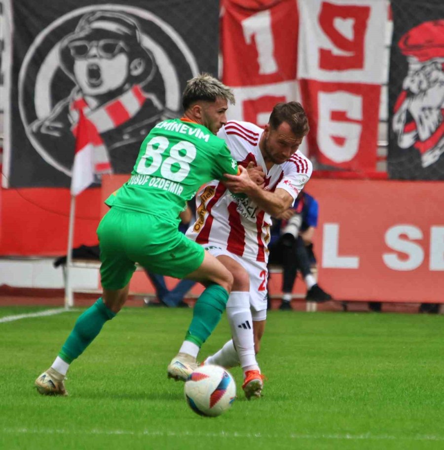 Trendyol Süper Lig: Antalyaspor: 1 - Alanyaspor: 1 (ilk Yarı)