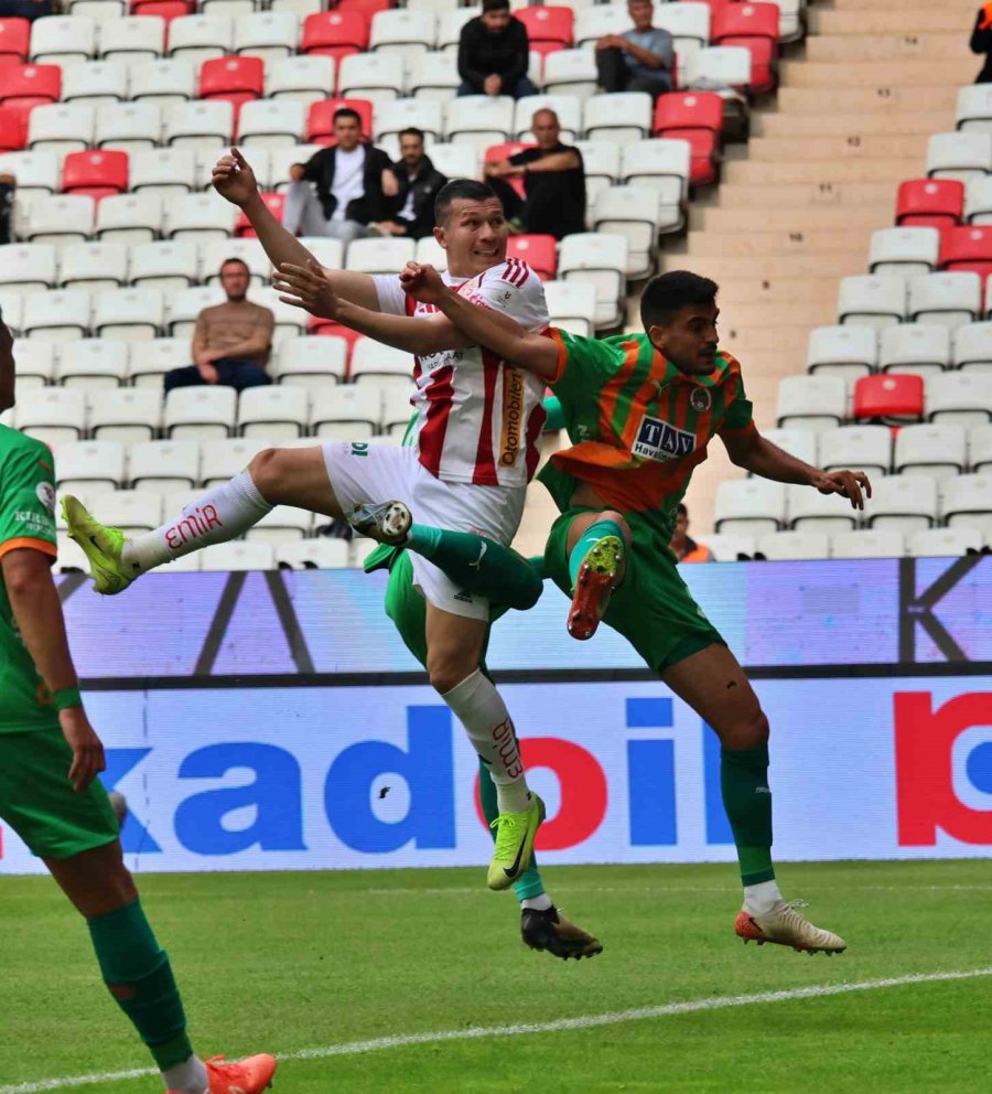 Trendyol Süper Lig: Antalyaspor: 1 - Alanyaspor: 1 (ilk Yarı)