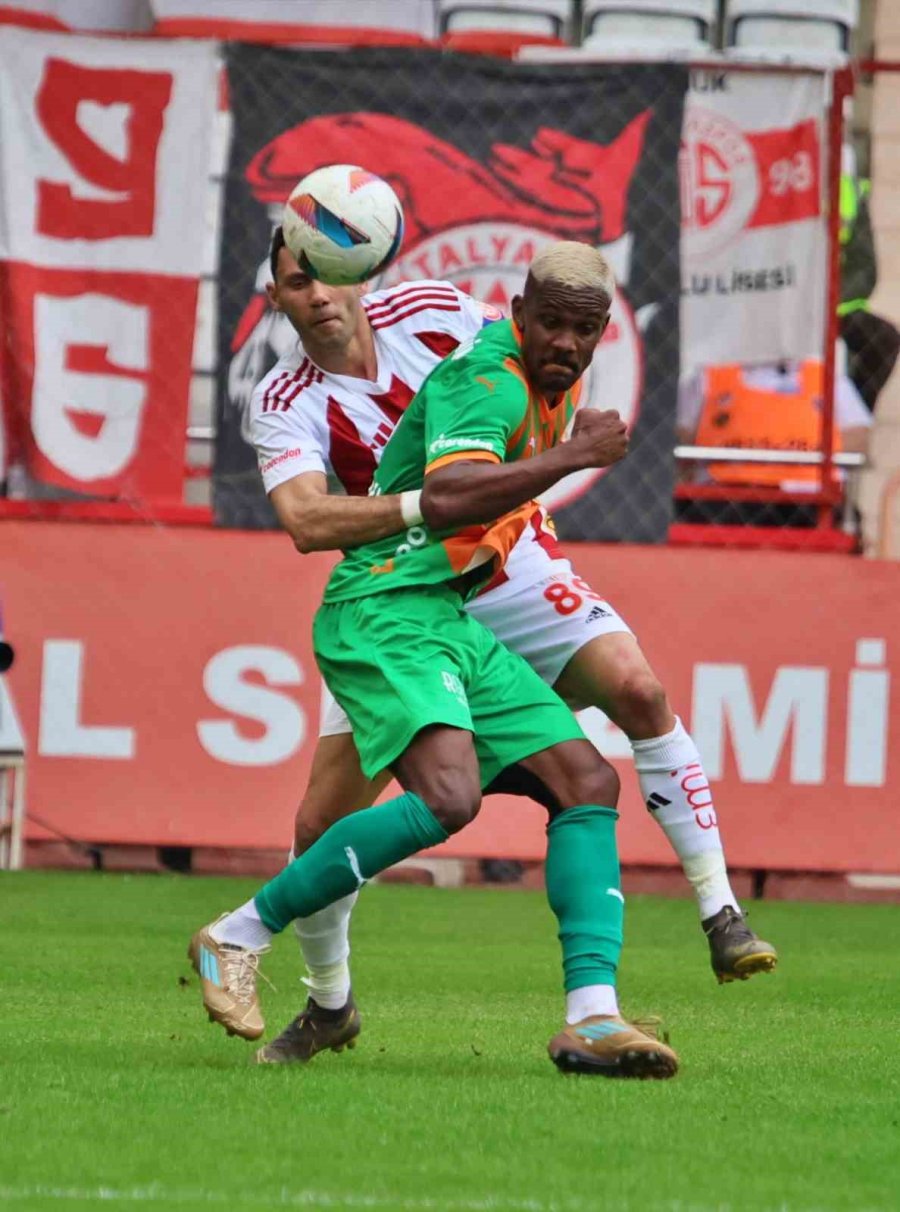 Trendyol Süper Lig: Antalyaspor: 1 - Alanyaspor: 1 (ilk Yarı)