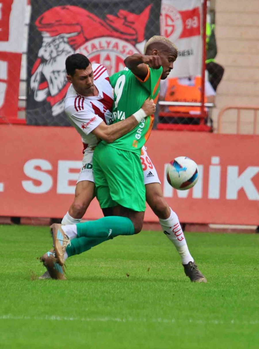 Trendyol Süper Lig: Antalyaspor: 1 - Alanyaspor: 1 (ilk Yarı)