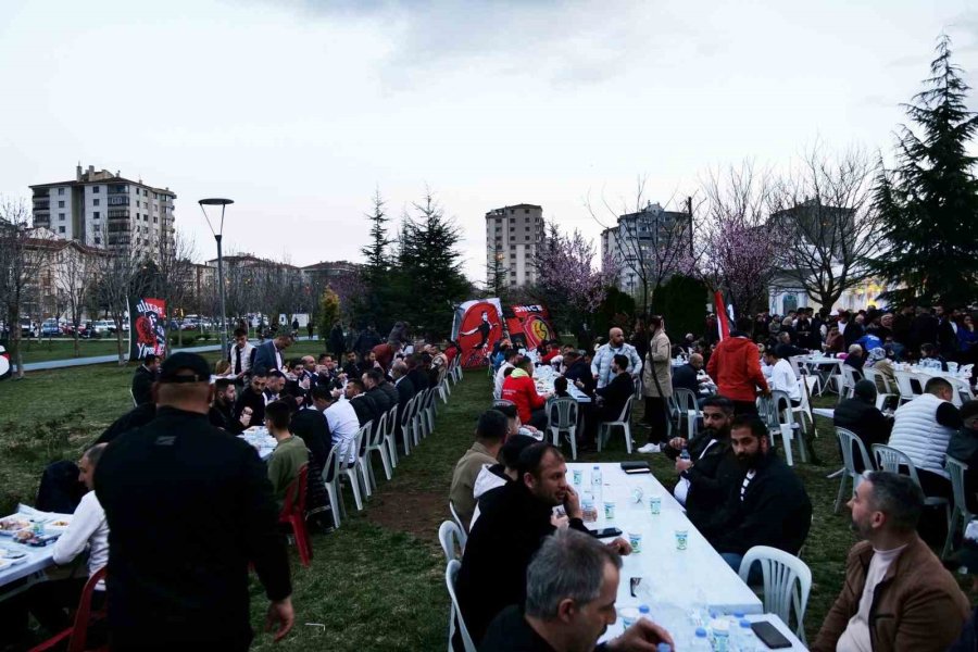Eskişehir’de Ramazan Boyunca İftar Sofraları Kuruldu