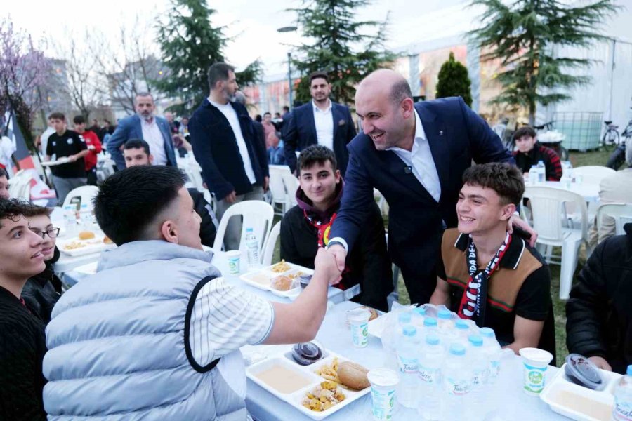 Eskişehir’de Ramazan Boyunca İftar Sofraları Kuruldu