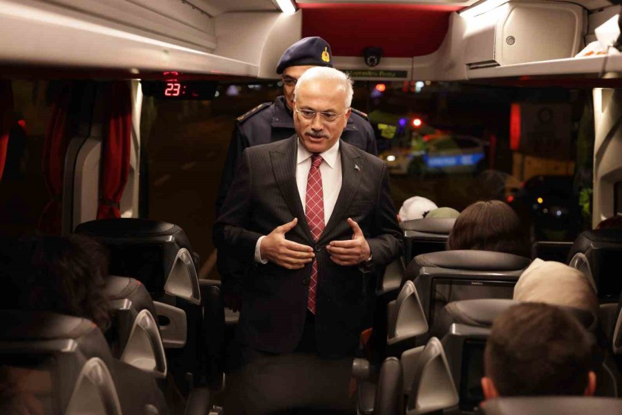 Vali Kumbuzoğlu, Tedbirleri Yerinde İnceledi, Vatandaşların Bayramını Kutladı