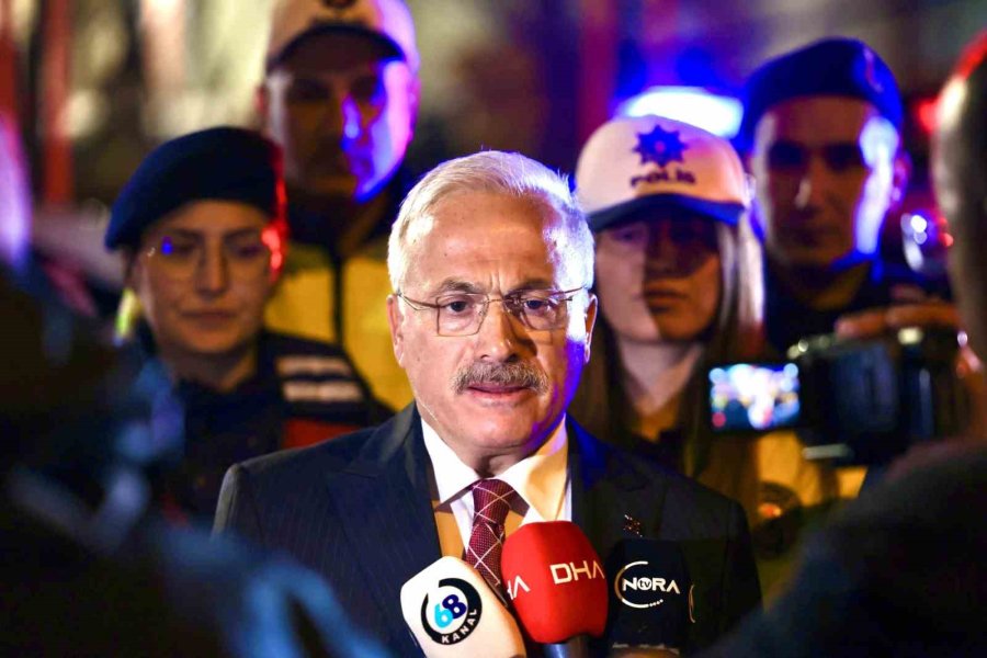 Vali Kumbuzoğlu, Tedbirleri Yerinde İnceledi, Vatandaşların Bayramını Kutladı