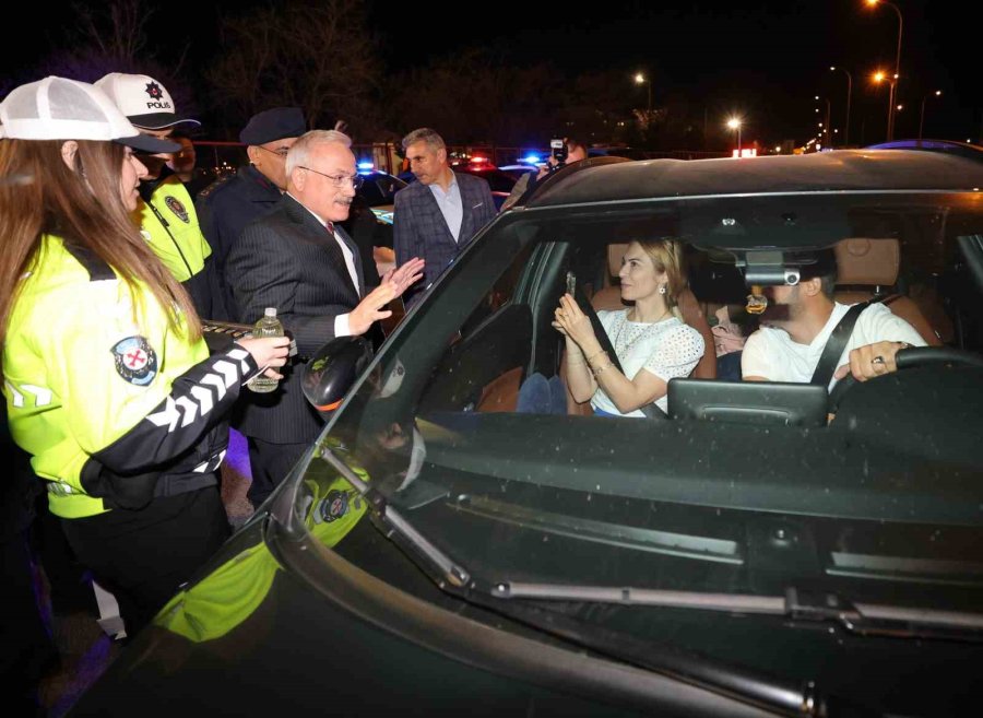 Vali Kumbuzoğlu, Tedbirleri Yerinde İnceledi, Vatandaşların Bayramını Kutladı