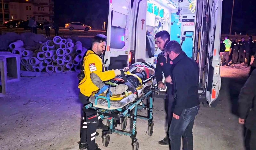 Yoldan Çıkan Otomobil 200 Metre Sürüklendi, Evin Duvarına Çarptı: 1 Yaralı