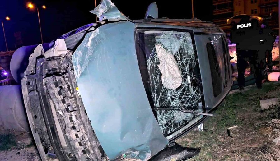 Yoldan Çıkan Otomobil 200 Metre Sürüklendi, Evin Duvarına Çarptı: 1 Yaralı