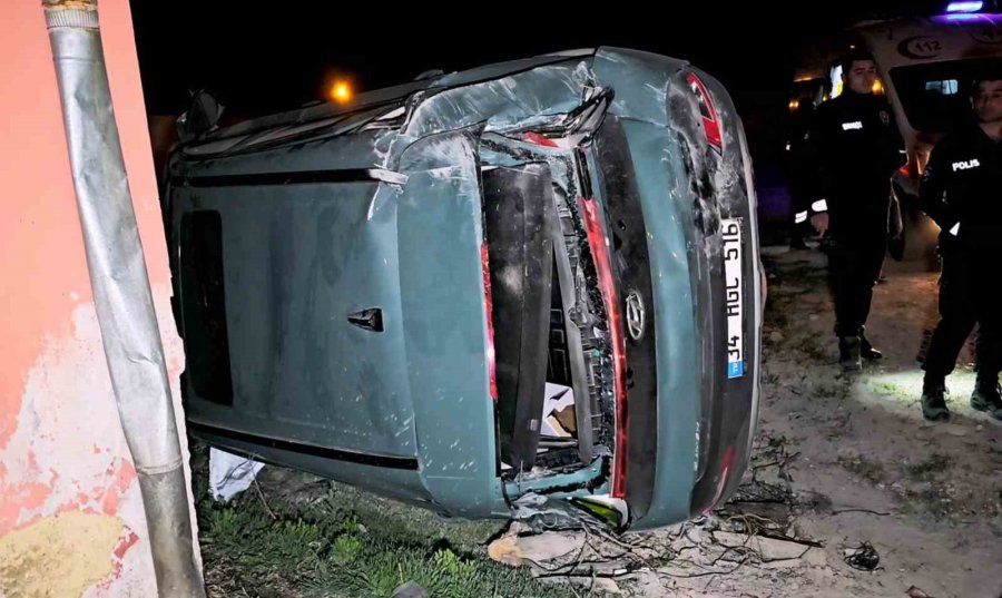 Yoldan Çıkan Otomobil 200 Metre Sürüklendi, Evin Duvarına Çarptı: 1 Yaralı