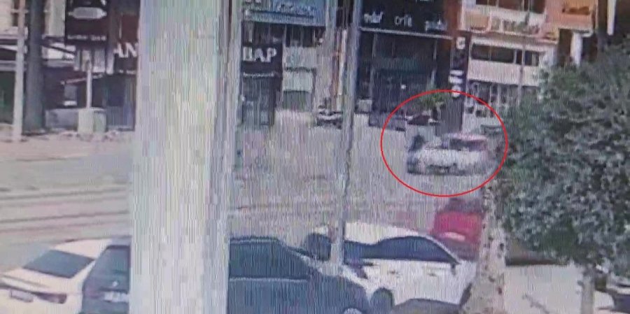 Yaşlı Kadını Hayattan Koparan Kaza Kamerada