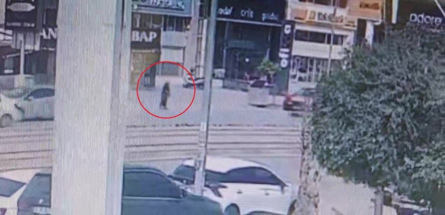 Yaşlı Kadını Hayattan Koparan Kaza Kamerada