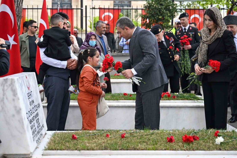 Bayramı Arefesinde Şehitler Kabirleri Başında Dualarla Anıldı